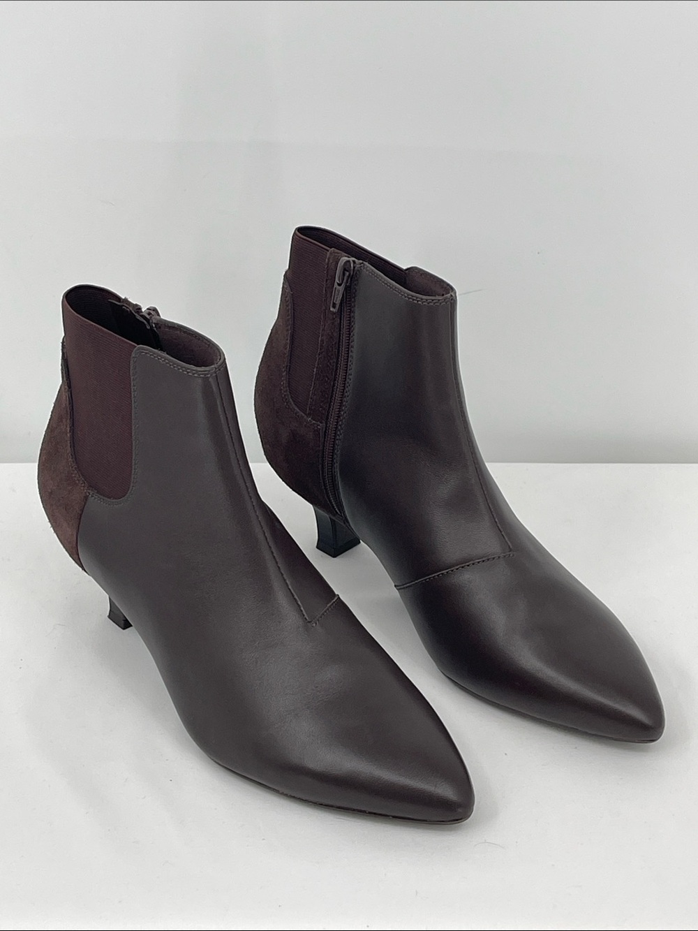 CLARKS COLLECTION WOMENS SIZE 10M Pointed Toe Ankle Boots in Dark Brown